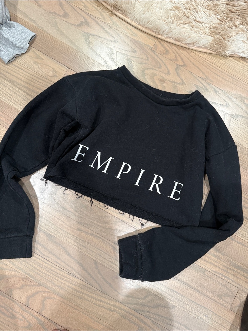 Black Cropped Sweatshirt -